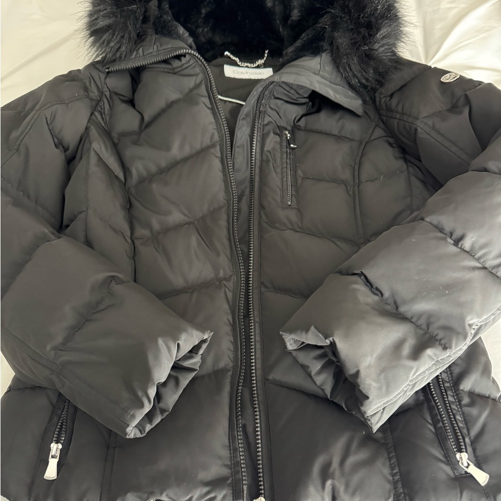 Calvin Klein Black Puffer Jacket with Quilted Design and Full-Length Zipper